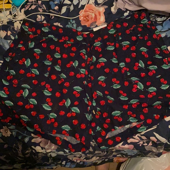 St. John’s Bay shorts - Picture 1 of 2